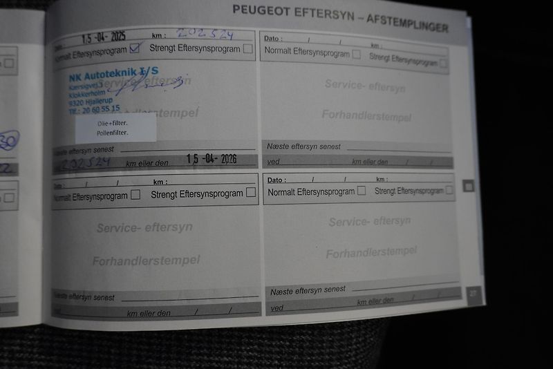 Peugeot 5008 1.6 E-THP ALLURE AUT. - fotka 31 z 32