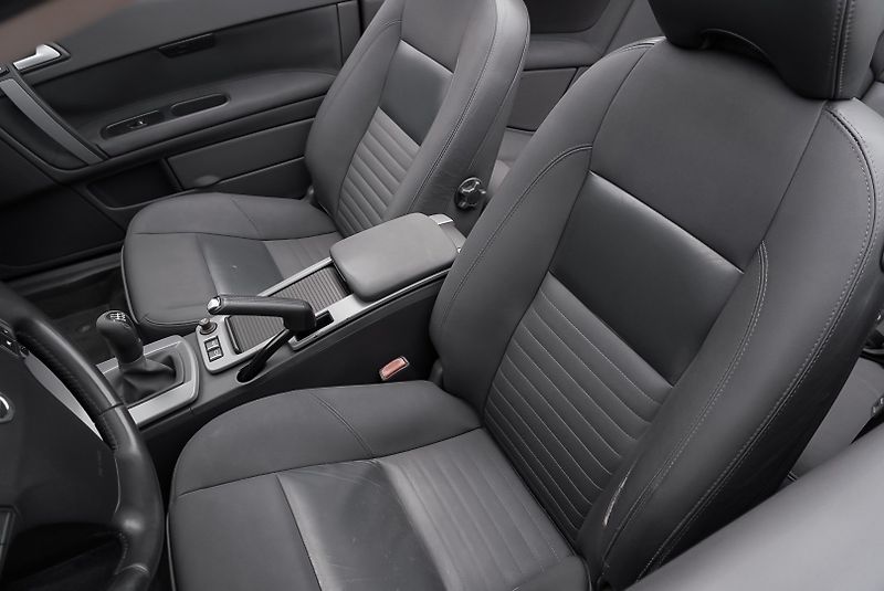 Volvo C70 2.4 D5 MOMENTUM - fotka 23 z 34
