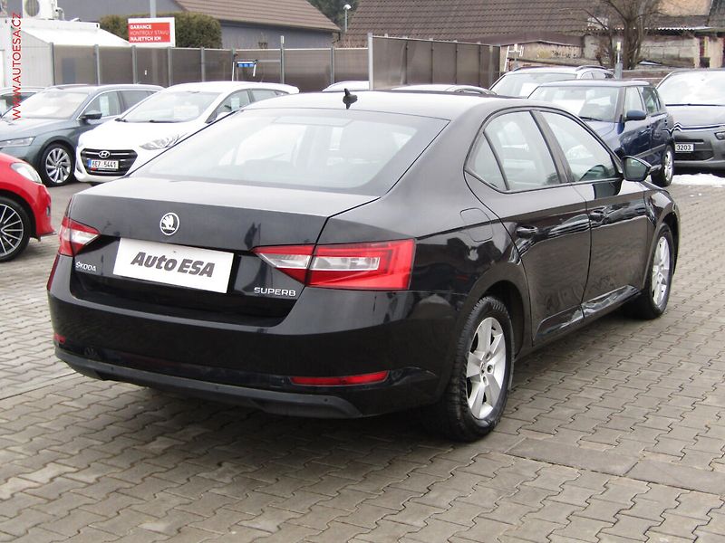 Škoda Superb (2018) 2.0 TDi, Active - fotka 4 z 17