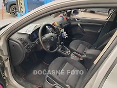 Škoda Octavia (2007) 2.0 TDi, xenon, autoAC - fotografie inzerátu