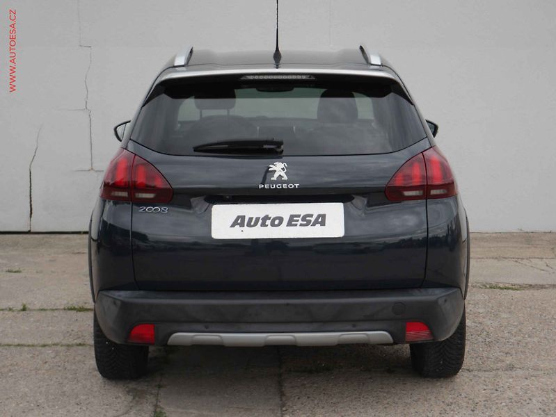 Peugeot 2008 (2019) 1.2 PT, Výhř.sed. - fotka 5 z 14
