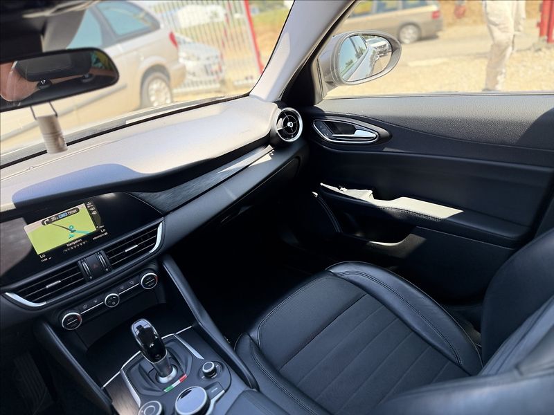 Alfa Romeo Giulia 2,2 A/T 110kW BIXENON KŮŽE - fotka 18 z 24