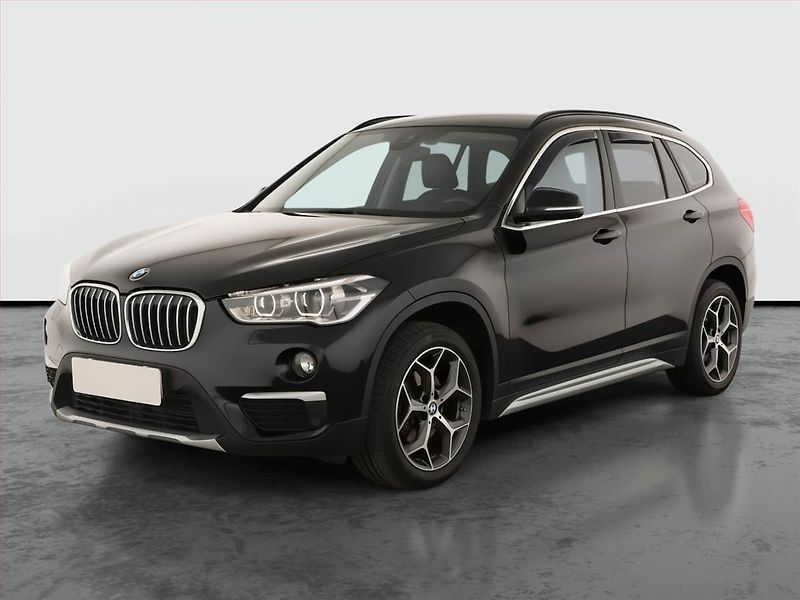BMW X1 (2019) xDrive18d, ALU, KLIMA, ČR, 4X4 - fotka 2 z 18