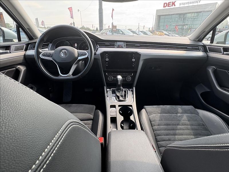 Volkswagen Passat 2,0 TDi140kW,Matrix,ACC,Kamera - fotka 11 z 45