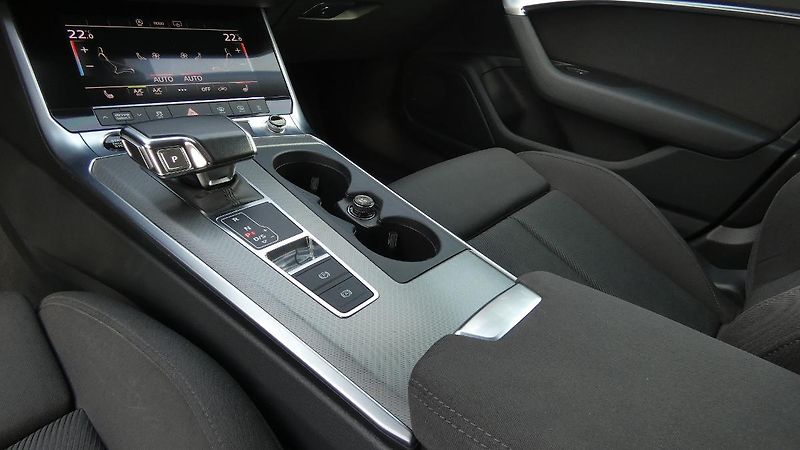 Audi A6 40 TDI quattro S tronic Avant - fotka 6 z 28