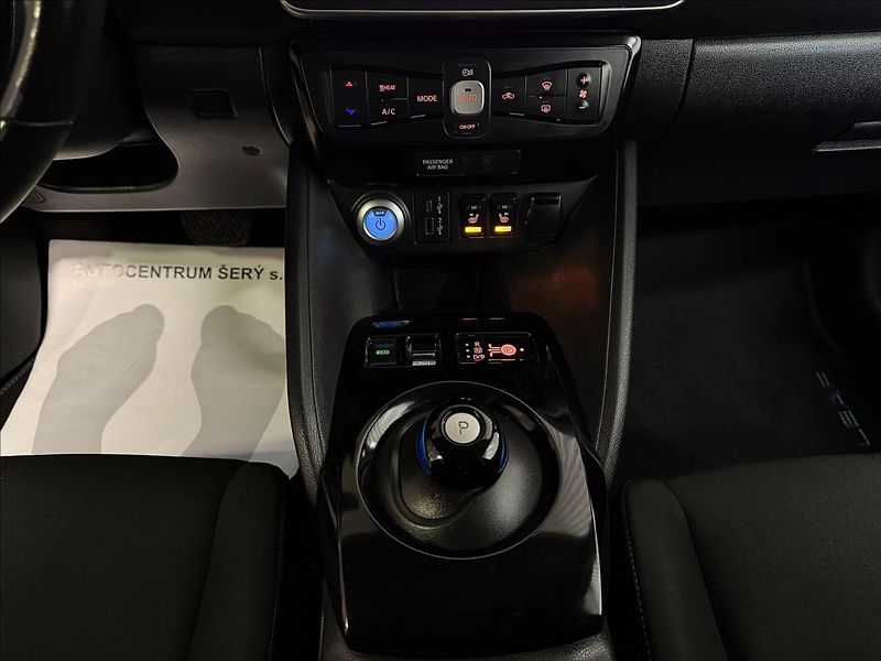 Nissan Leaf N-CONNECTA 160kW 62kWh - fotka 23 z 38