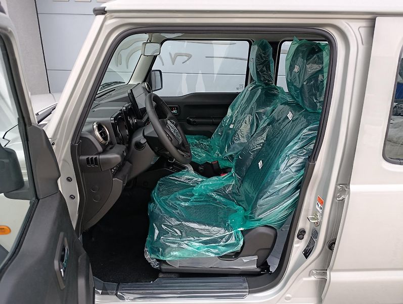 Suzuki Jimny 1.5 ALLGRIP LONG 75kW 4X4 GLX - fotka 11 z 27