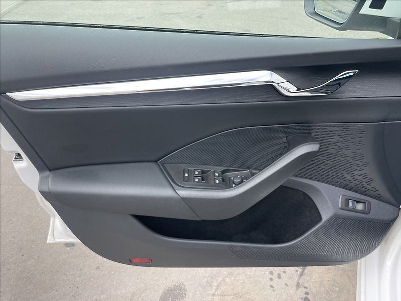 Škoda Octavia 2,0 TDI DSG Style Plus TZ+ACC - fotka 15 z 23