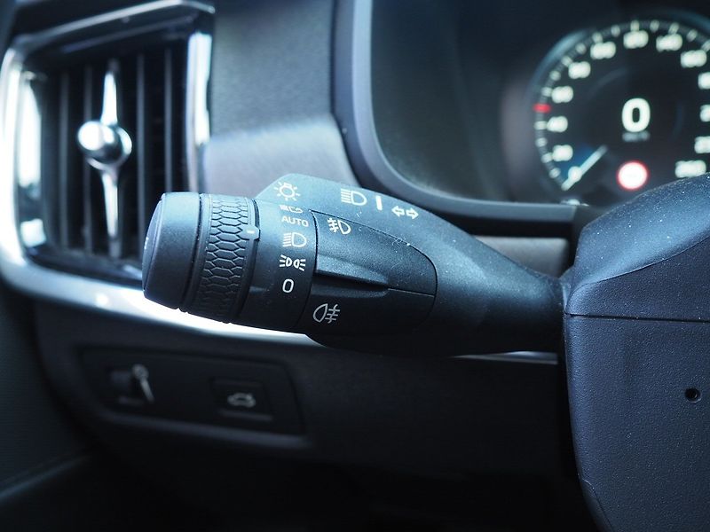 Volvo V90 (2018) D5, 173 kW, AWD, AT - fotka 26 z 46