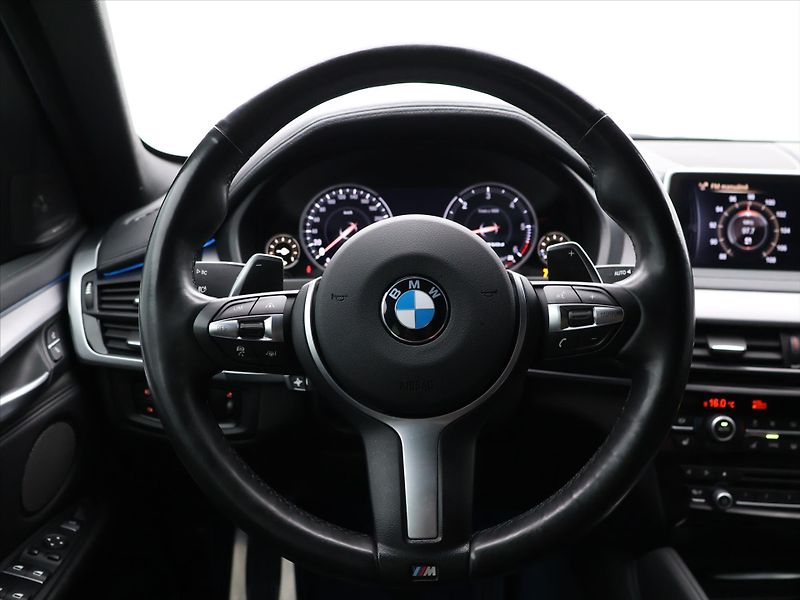 BMW X6 3,0 M50da 260kW Xdrive CZ LED - fotka 16 z 39