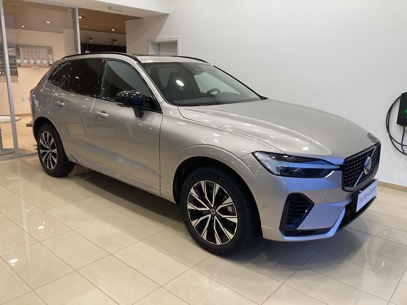 Volvo XC60 T6 eAWD ULTRA DARK - fotka 2 z 26