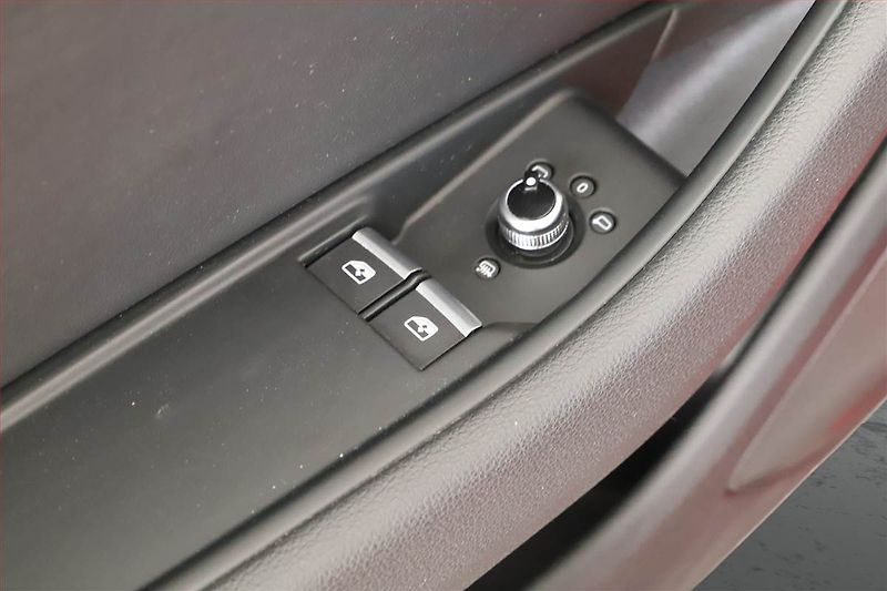 Audi A5 (2019) S-Line 2.0 TFSI - fotka 8 z 17