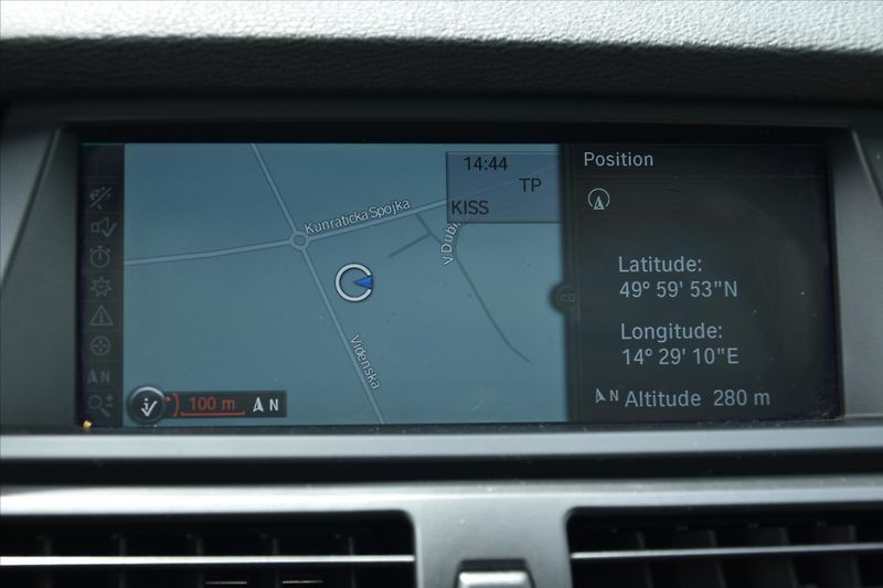 BMW X5 xDrive 30d NAVI PANORAMA 7MÍST - fotka 19 z 28