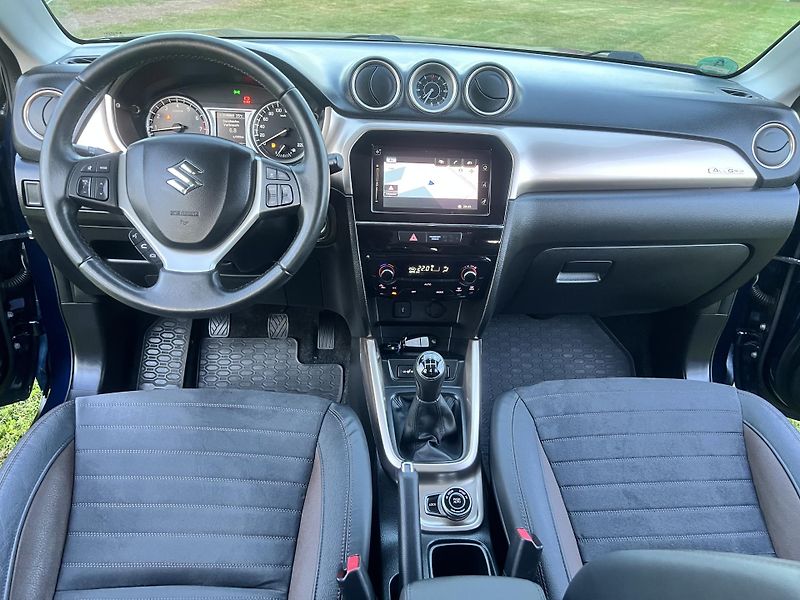 Suzuki Vitara 1,6 88KW,4x4,NAVI,PANORAMA - fotka 32 z 47