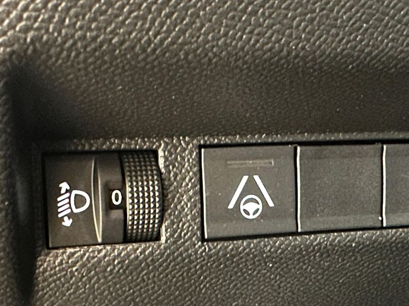 Peugeot 2008 (2026) ALLURE Elektromotor 115 kW  - fotka 20 z 20