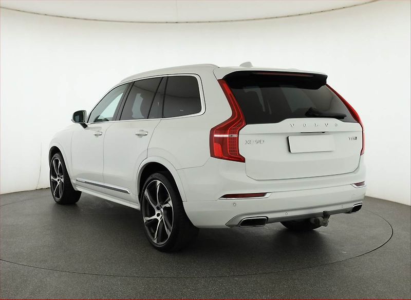 Volvo XC90 (2019) T6 AWD - fotka 4 z 21