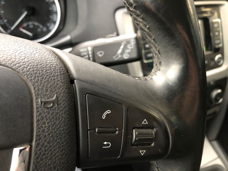 Škoda Octavia (2012) 1.6 TDi, 4x4, navigace - fotka 21 z 31