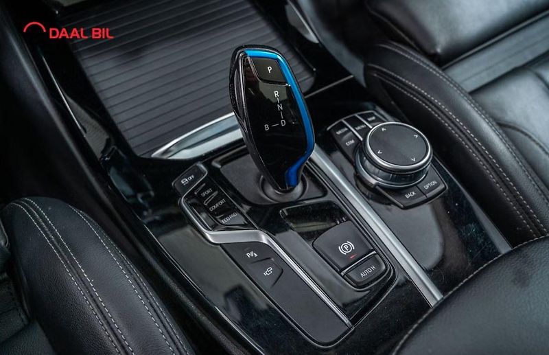 BMW iX3 SoH 96% HuD 360k Tažné Pano. - fotka 21 z 27