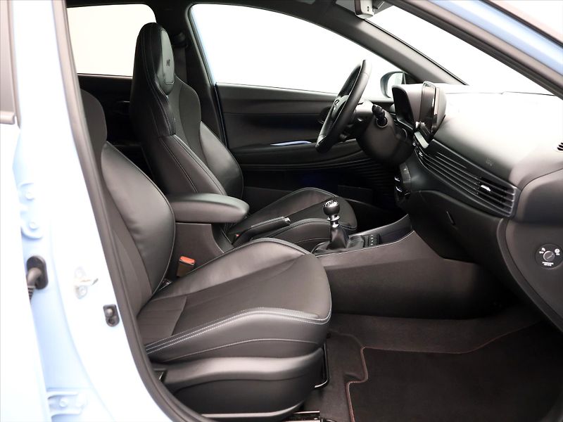 Hyundai i20 1.6 T-GDI 150kW LED CZ Aut.kli - fotka 11 z 32