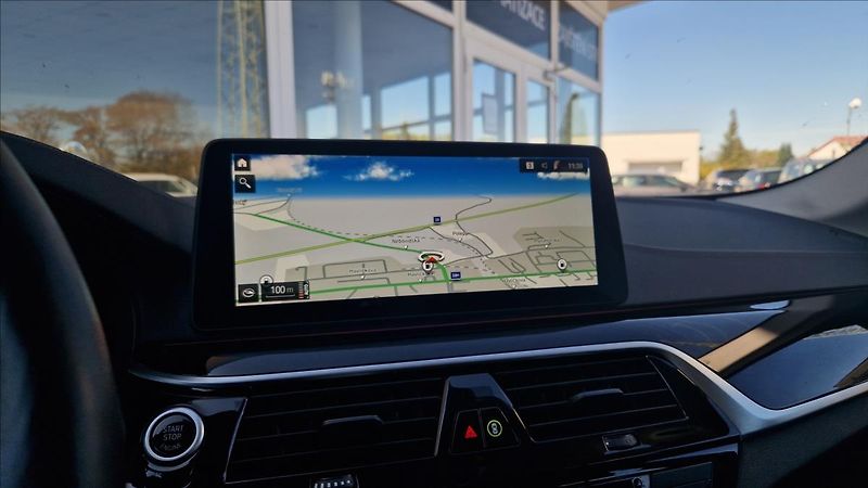 BMW Řada 5 3,0 530d TOURING KOMPLETVÝBAVA - fotka 26 z 39