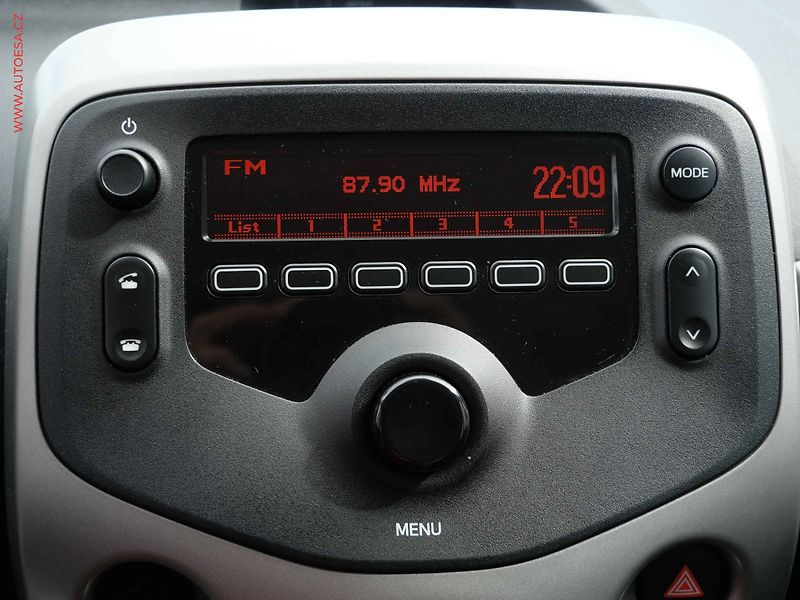 Citroën C1 (2017) 1.2i, ČR, Klima - fotka 15 z 17