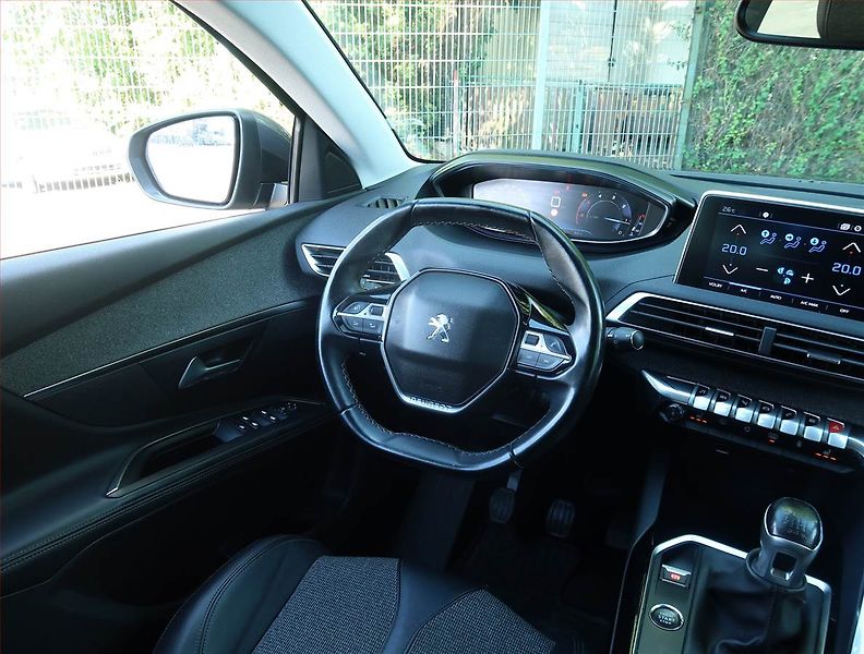 Peugeot 5008 (2019) 1.5 BlueHDi - fotka 7 z 25
