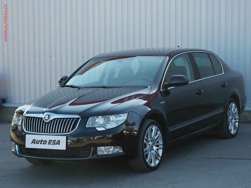 Škoda Superb (2012) 3.6 FSi 4x4, ČR, L&K, DSG - fotka 3 z 33