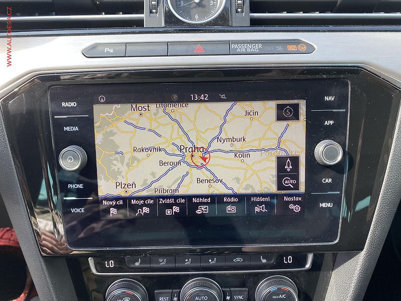 Volkswagen Passat (2019) 2.0 TDi, Highline, DSG, +ALU - fotka 18 z 20