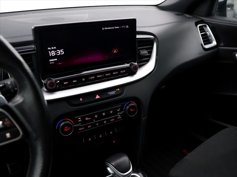 Kia Ceed SW 1,5 T-Gdi 118kW DCT CZ DPH - fotka 23 z 36