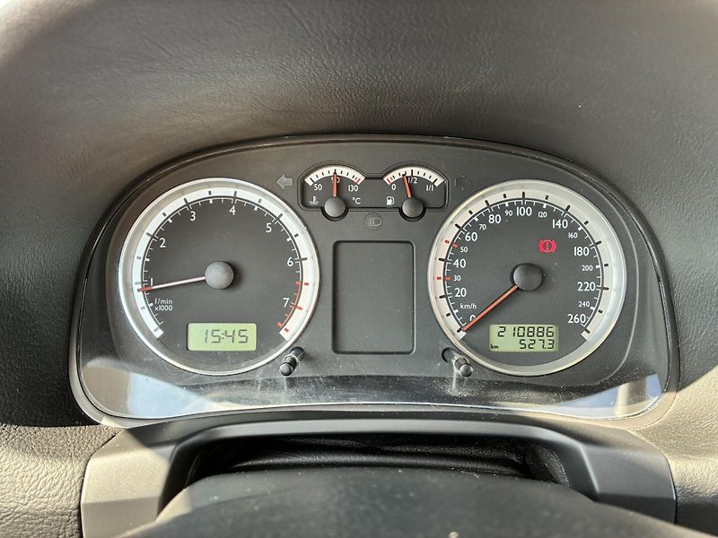 Volkswagen Golf 1.6 16V 77kW - fotka 15 z 18