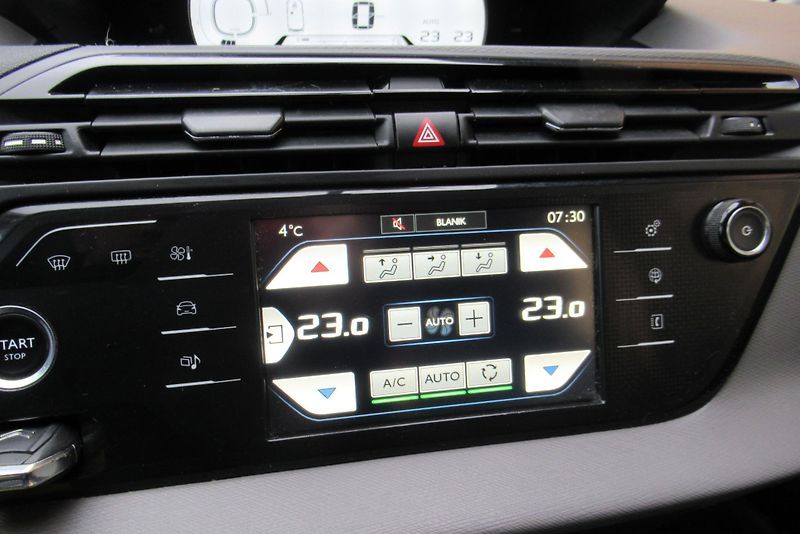 Citroën C4 Picasso 1.6 HDi AUT. KLIMA 7 MÍST - fotka 10 z 22