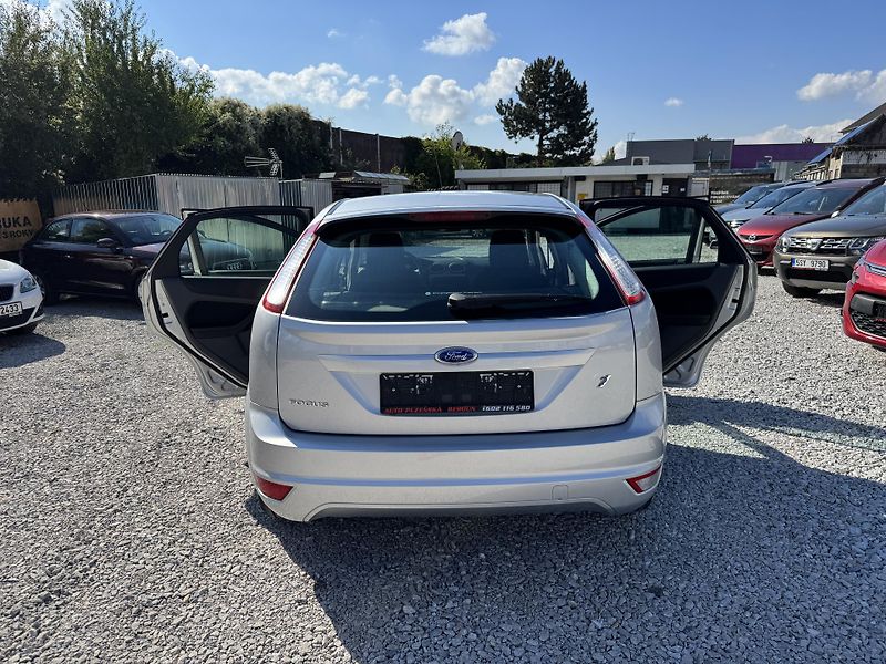 Ford Focus (2010) 1.6-16V,rezervace  - fotka 9 z 28