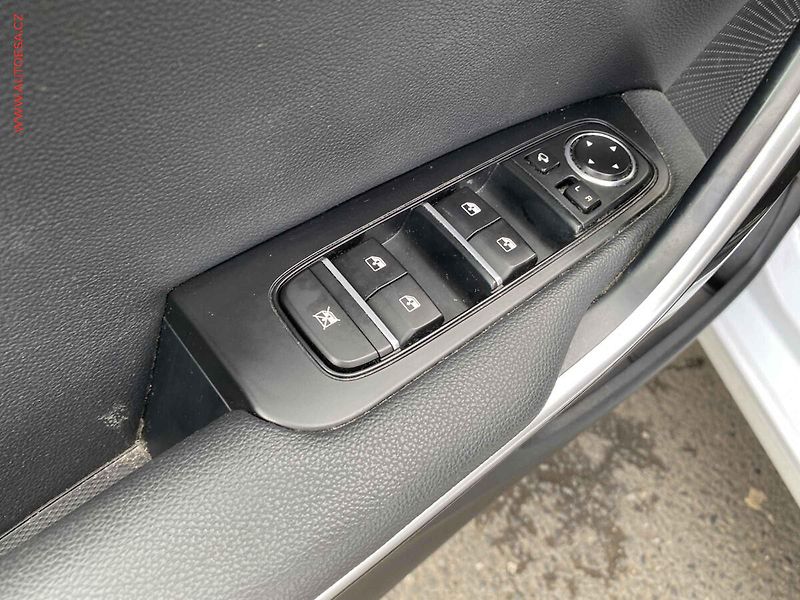 Kia Ceed (2022) 1.6 CRDi, 1.maj,ČR, LED - fotka 13 z 20