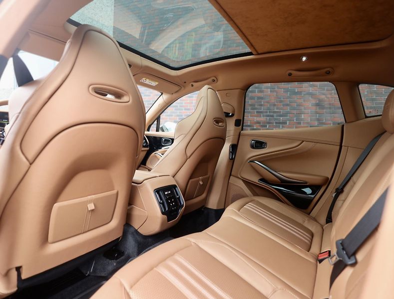 Aston Martin DBX (2025) 707, 4.0 V8 707PS Minotaur  - fotka 27 z 54