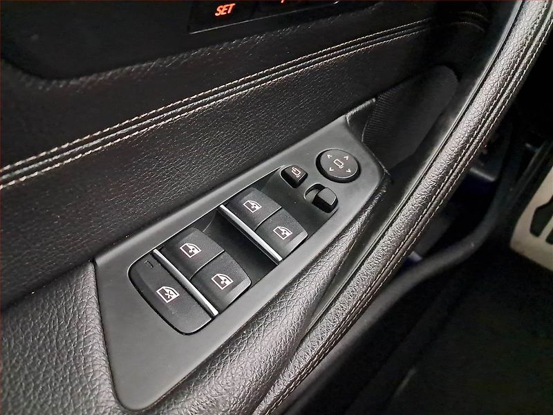 BMW Řada 5 (2018) M Sport 530d xDrive, 4X4 - fotka 20 z 20