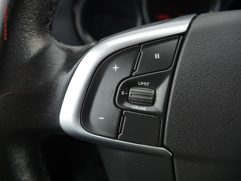 Citroën C4 (2011) 1.6i, ČR, AC, temp, park - fotka 12 z 18