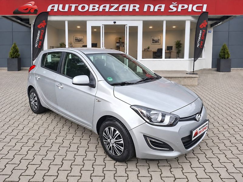 Hyundai i20 (2012) 1.2i 63kW -KLIMATIZACE-S.KNIHA - fotka 2 z 29