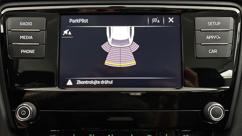 Škoda Octavia 1.6 TDI Ambition Combi - fotka 12 z 24