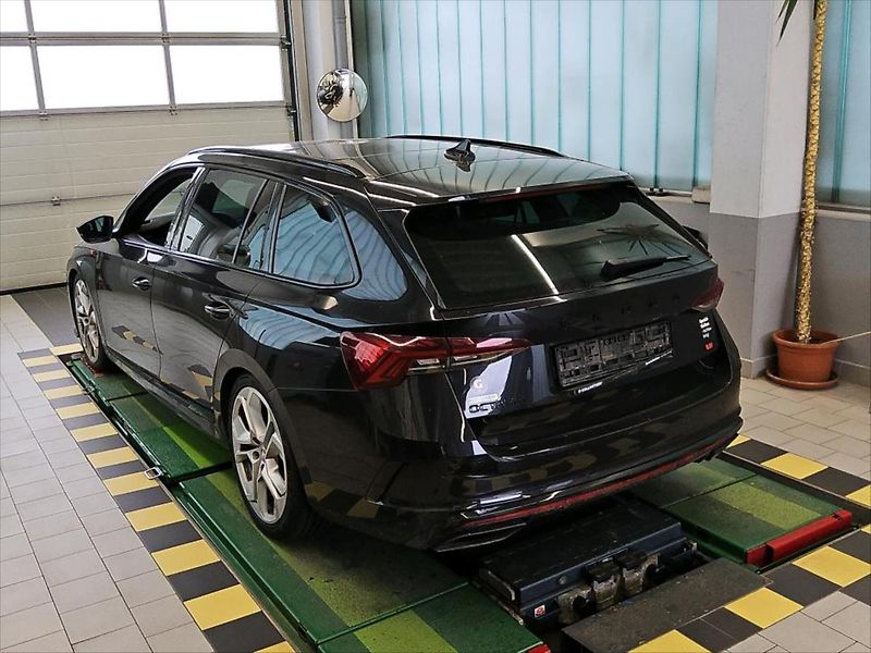 Škoda Octavia 2,0 TSI 180 KW PANO WEBASTO - fotka 3 z 9