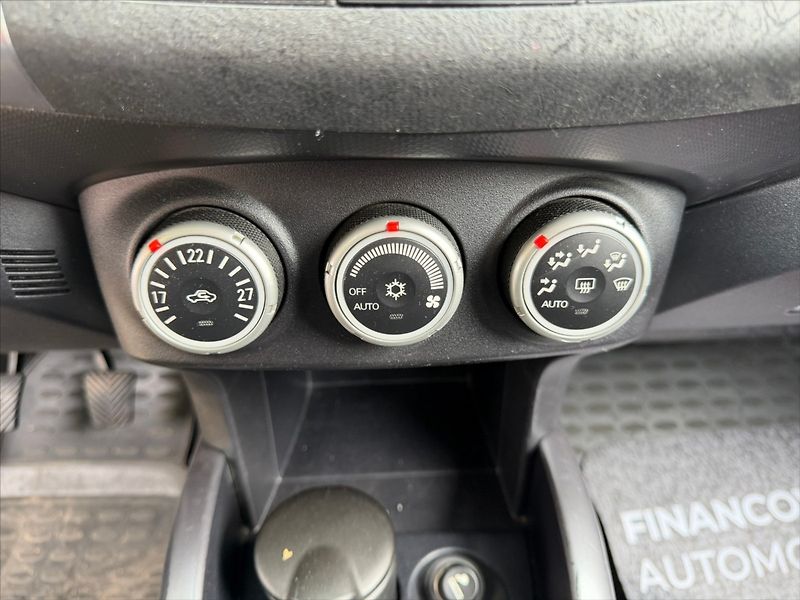Mitsubishi Outlander 2,4 MIVEC 125kW-LPG-4x4-SERVIS - fotka 24 z 33
