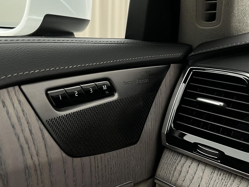 Volvo XC90 B5 AWD ULTIMATE BRIGHT 7 MÍST  - fotka 30 z 51