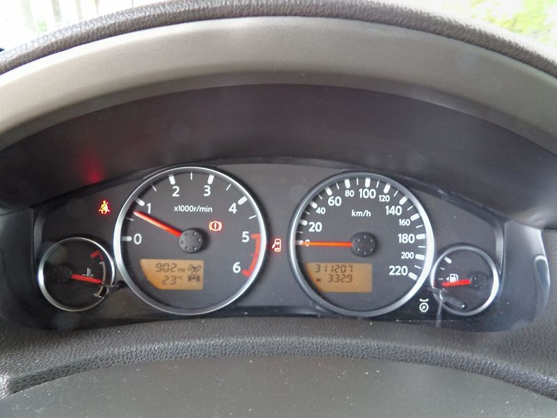 Nissan Pathfinder 2.5dCi 126kW Manuál Style - fotka 12 z 29