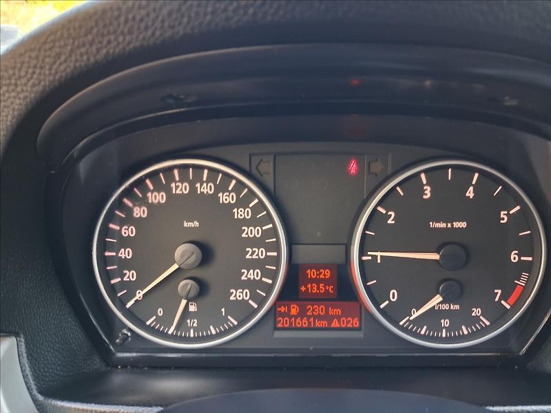 BMW Řada 3 2,0 390L - fotka 12 z 13