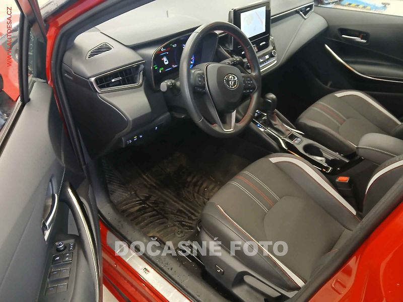 Toyota Corolla (2023) 1.8i hybrid, 1.maj,ČR, AT - fotka 3 z 3