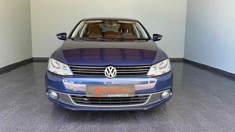 Volkswagen Jetta (2014) 1.4TSi*90kW*65tkm*NAVI*8xALU - fotka 2 z 9