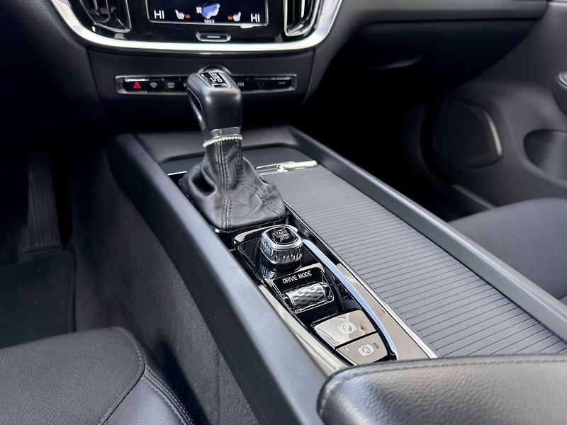 Volvo V60 CrossCountry D4 AWD // 4x4 - fotka 23 z 43