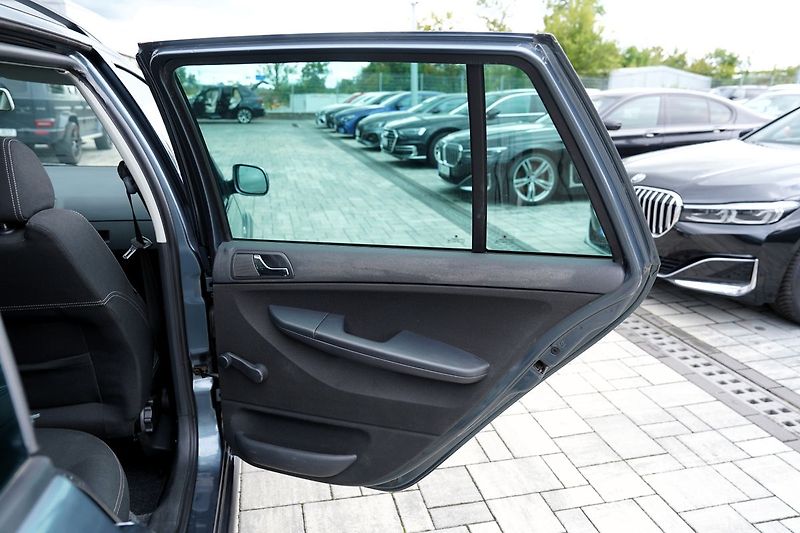 Škoda Fabia 1.4 16V Ambiente Combi 80PS - fotka 18 z 34