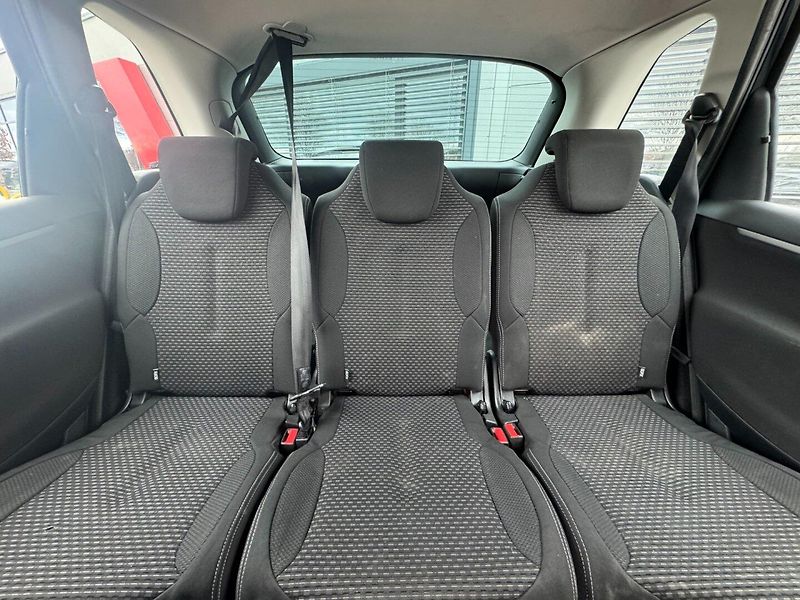 Citroën C4 Picasso (2011) 1,6 HDI 82 KW - fotka 12 z 31