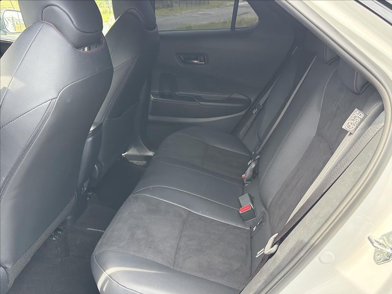 Toyota C-HR 2,0 Hybrid E-CVT AWD GR Sport - fotka 16 z 32