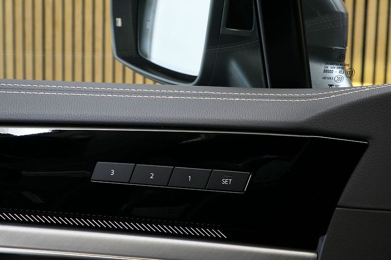 Volkswagen Touareg 3.0TDI 210kW RLine NT TZ ZÁRUK - fotka 24 z 48